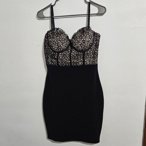 Fashion Nova Dresses & Skirts - Fashion Nova Lace Bodycon dress. Size Large.